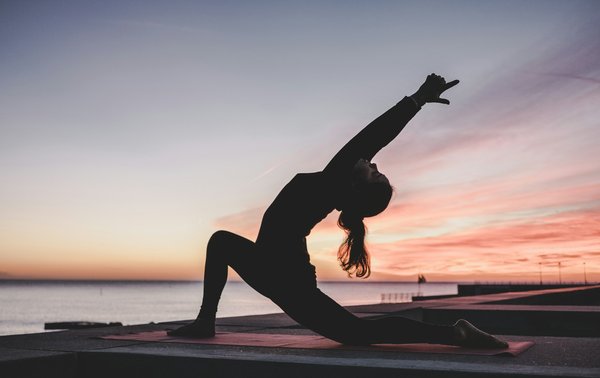 Comment organiser une retraite de yoga avec vue sur les rizières en terrasse à Bali, Indonésie?