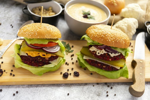 Quelles sont les meilleures astuces pour cuisiner des repas végétariens en camping?